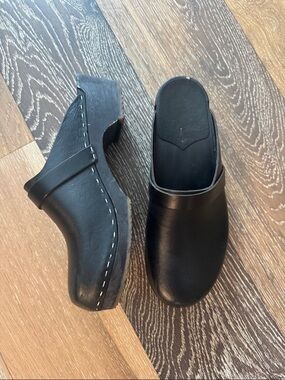 No. 6 Clog in Black Leather with Wood Low Heel, size 41